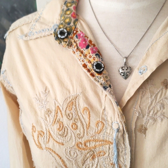 Miss Me Soft Yellow Western Floral Snap Front Blouse Size Medium - Picture 5 of 16